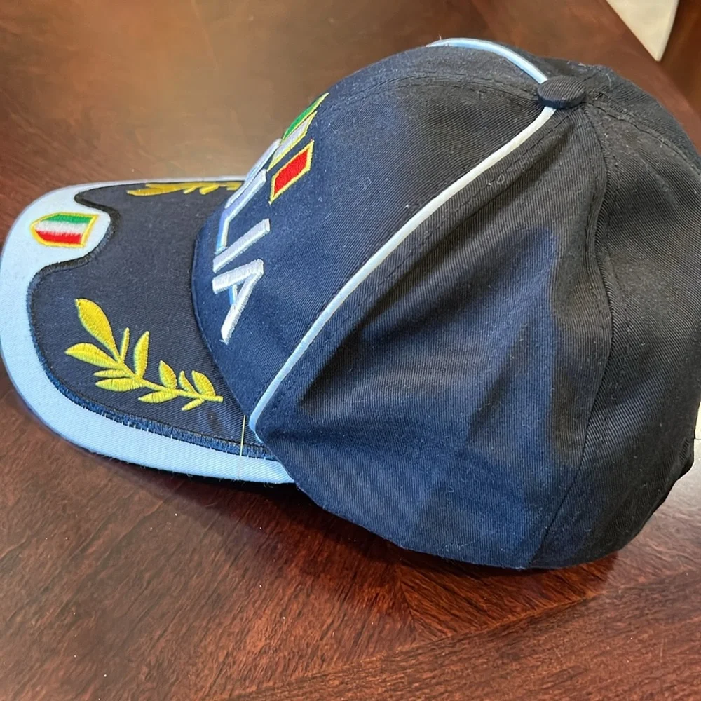 Cap Men’s Italia Design Black&White embroidered adjustable back